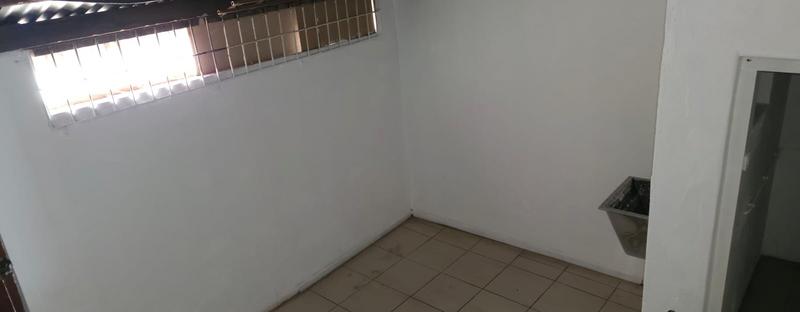 To Let commercial Property for Rent in Maitland Western Cape
